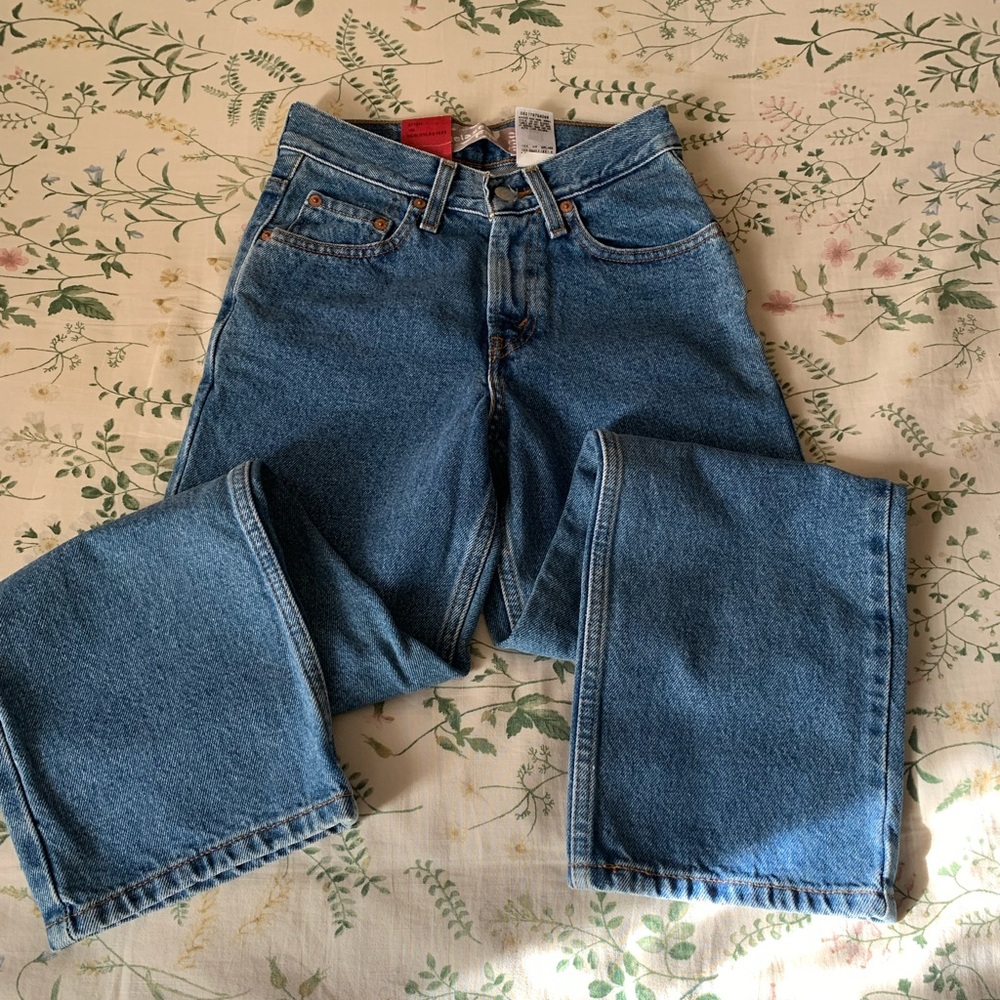NWT Levi's Women's relaxed fit 550 Jeans